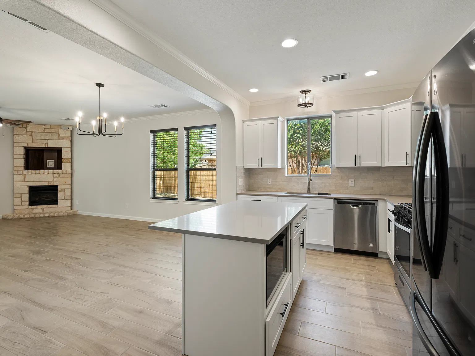 5 bed, 2.5 bath, 2443 sqft, $2,800 — Photo 4