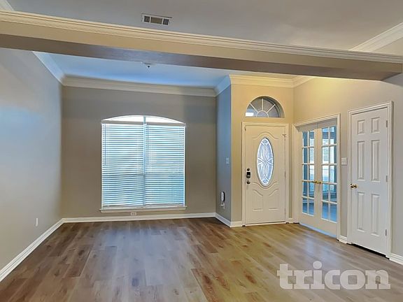 4th image of 709 W Park Dr