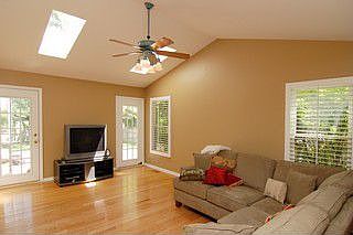 5th image of 87 Southfield Dr