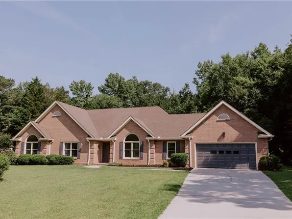 180 Jay Trl, Fayetteville, GA 30215