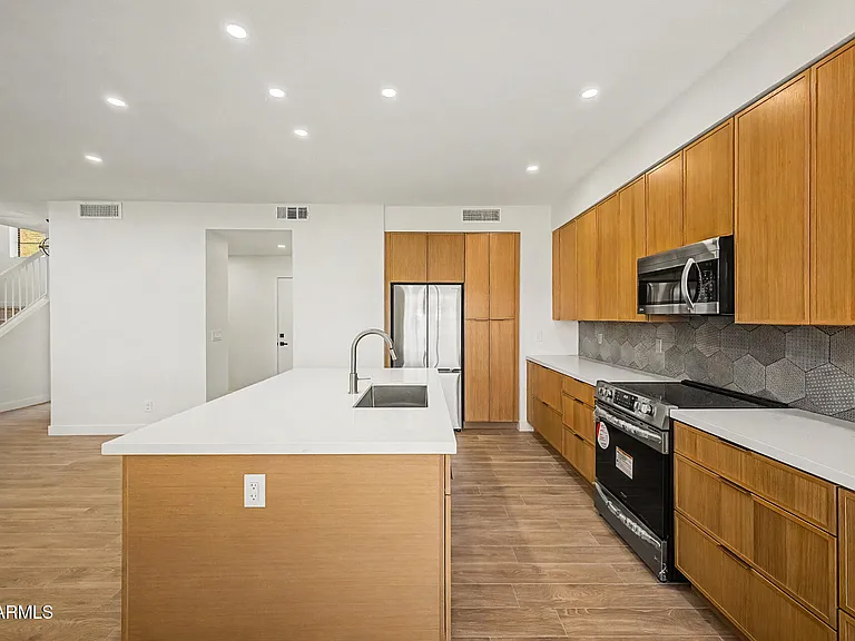 2084 N Sunset Dr — Photo 12