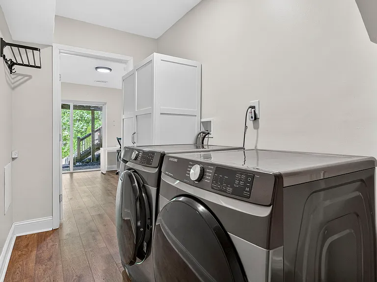 103 W 13th St #1 — Photo 31