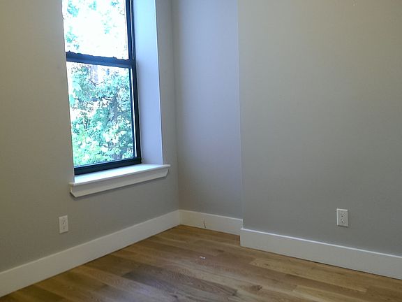 4th image of 683 Halsey St #404R