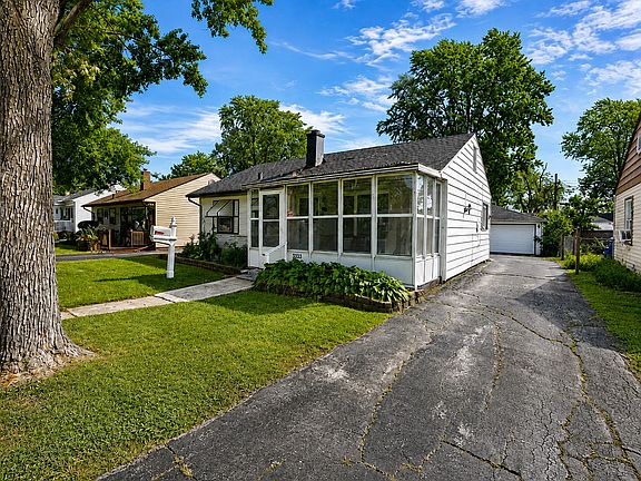 3rd image of 3333 Fairview Ave