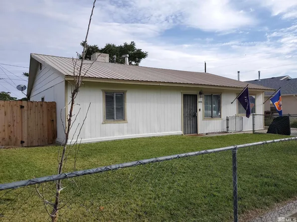 105 4th St, Hawthorne, NV 89415