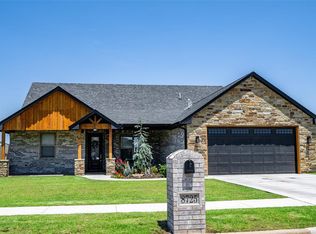 8725 NW Kensington Pl, Lawton, OK 73505