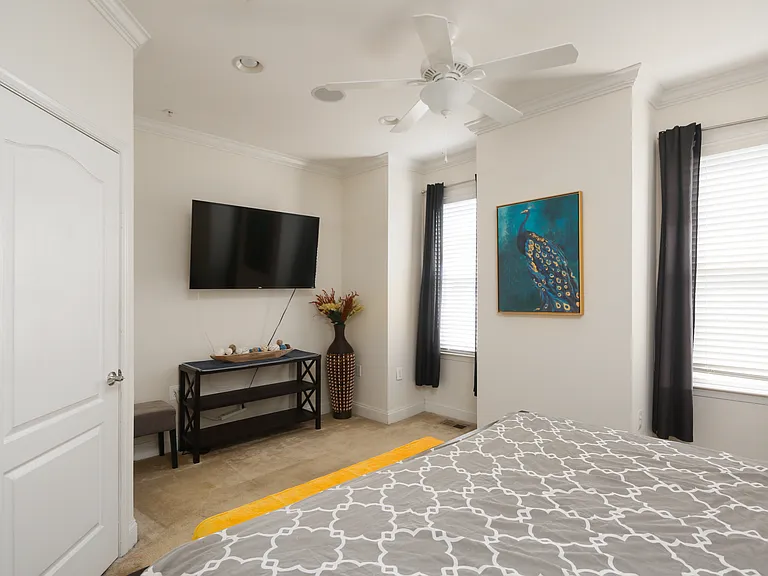 1718 Mount Pleasant Ave — Photo 23