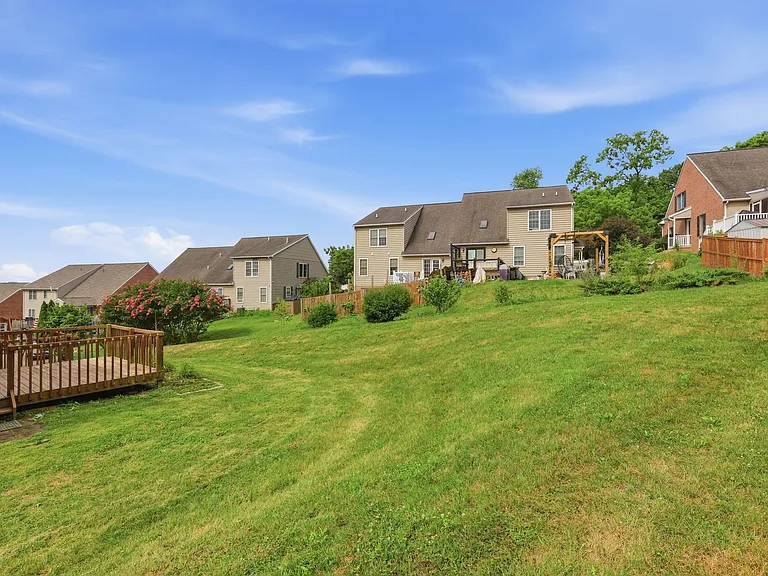 472 Hillside Dr — Photo 33