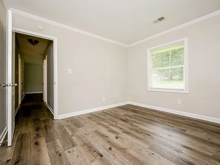 494 Clara Dr — Photo 5