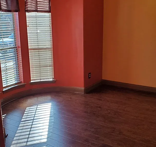 1621 Colonial Dr — Photo 2