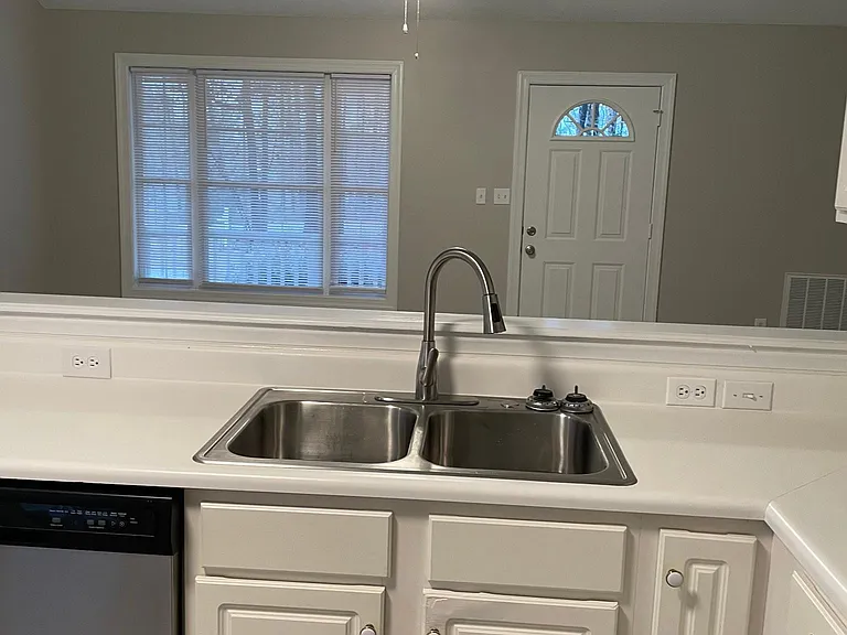 150 Cheyenne Dr — Photo 3
