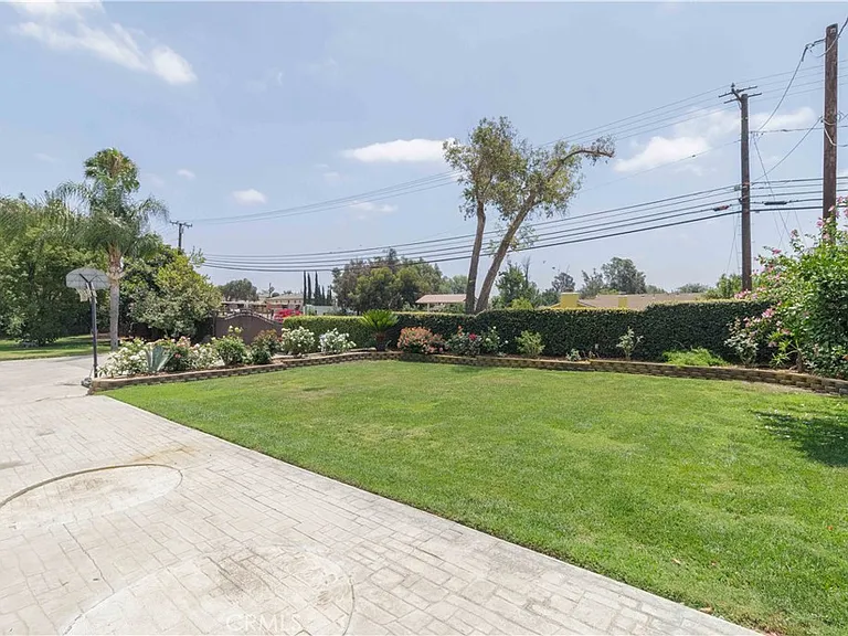 10249 Jurupa Rd — Photo 22
