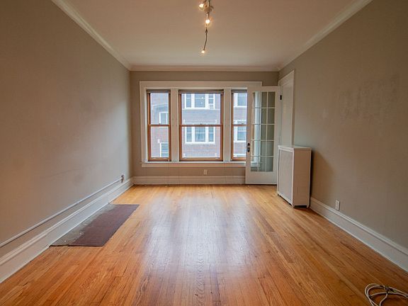 2nd image of 5460 S Woodlawn Ave APT 2W
