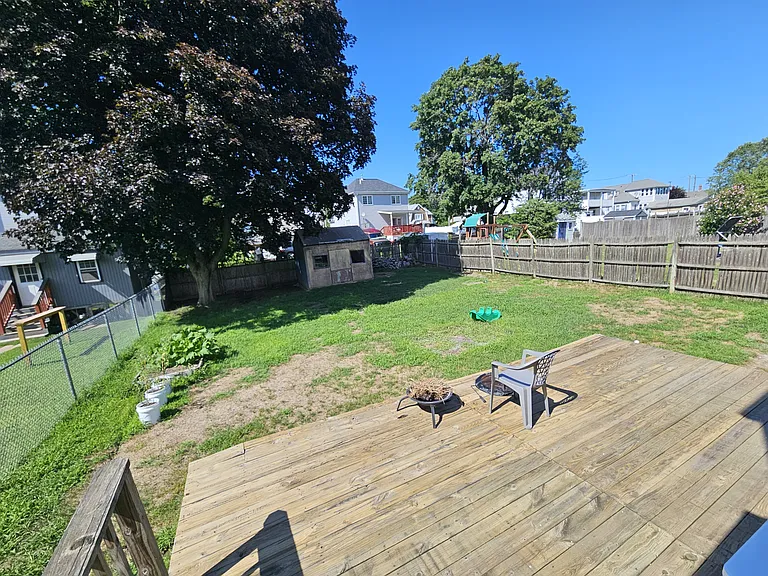 23 Sanford St — Photo 2