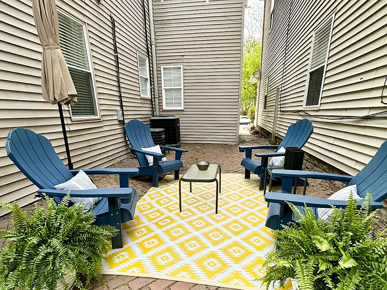 912 E Spring St #1B — Photo 3