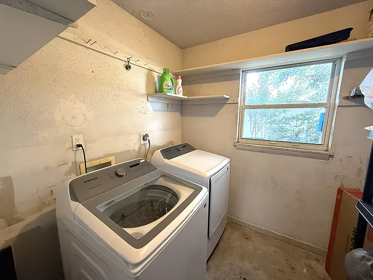 668 Hampton Dr NE — Photo 35