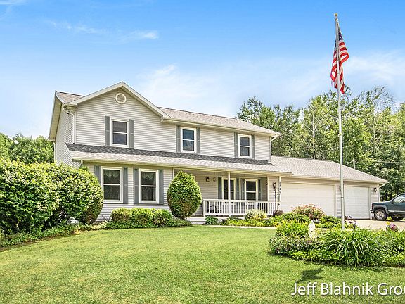 2nd image of 9820 Pine Island Dr NE