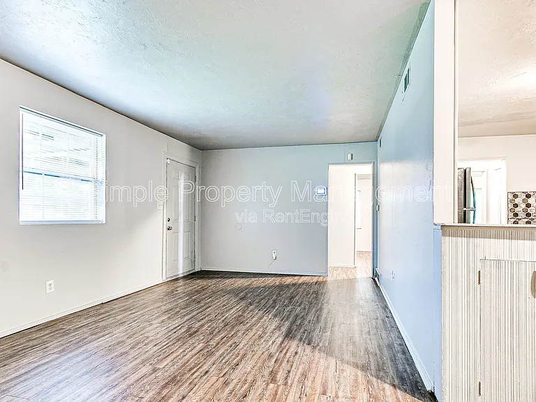 4301 N Terry Ave — Photo 3