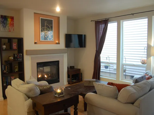 10187 NE Okanogan St, Hillsboro, OR 97006