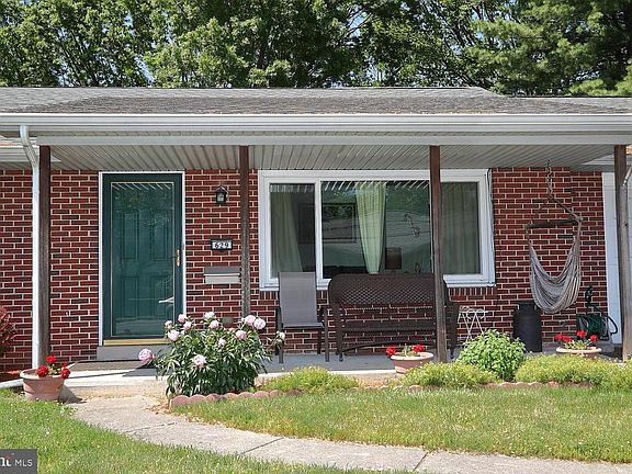 3rd image of 629 E Willow St