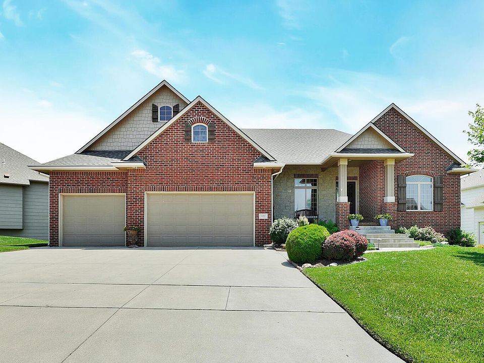 1st image of 822 N Fairoaks Ct