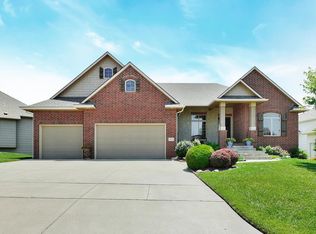 822 N Fairoaks Ct, Andover, KS 67002