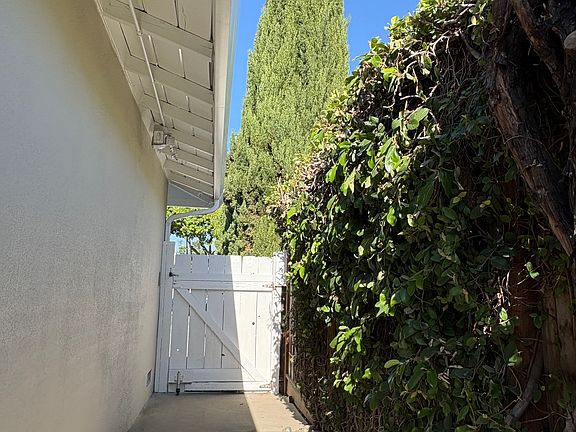 2nd image of 5143 Leigh Ave #2
