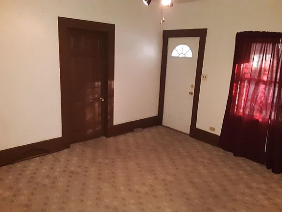 4th image of 610 E Avenue C