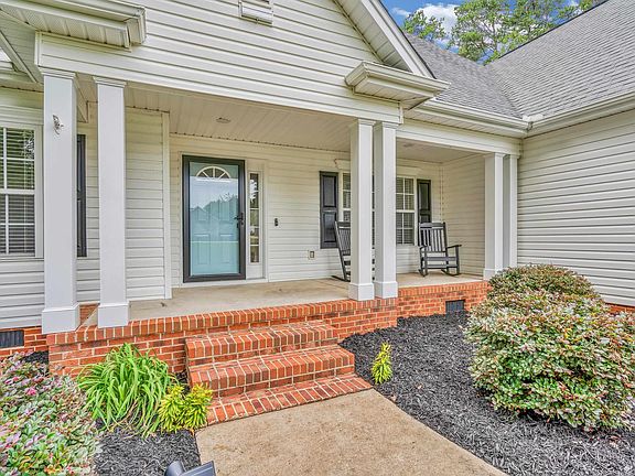 3rd image of 107 Galewood Dr