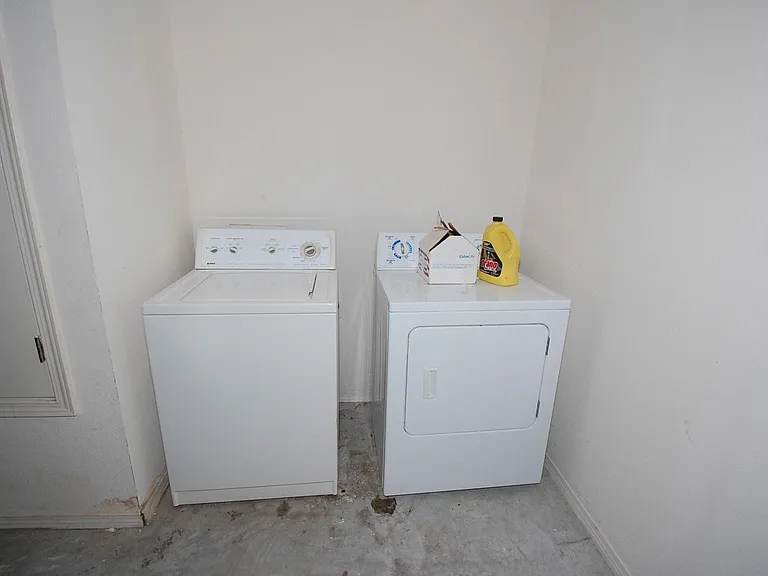 2508 Sparrow Point St — Photo 5