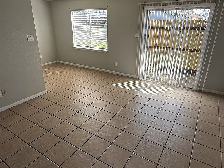 2205 Jennifer Dr #5 — Photo 2