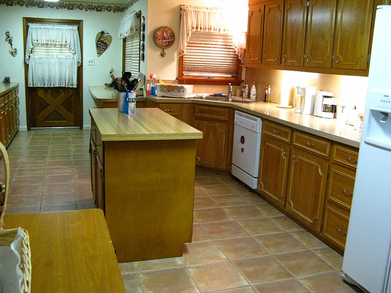 392 Hallowood Dr — Photo 17