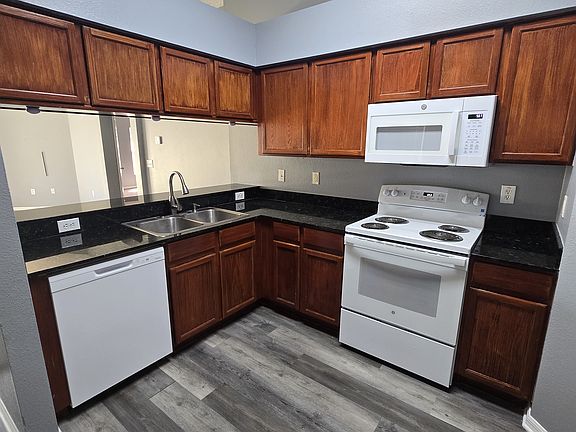 2nd image of 11752 Lynmoor Dr