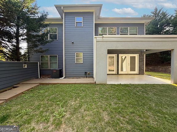 5th image of 302 Summer Garden Dr