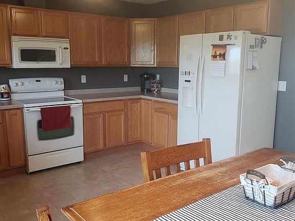 3rd image of 521 Allyn Cir
