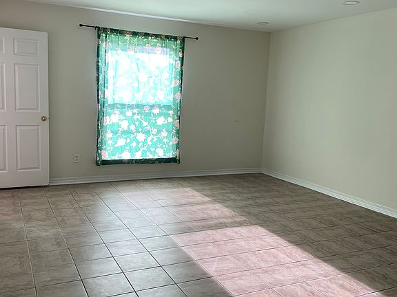 3rd image of 1001 Zinnia Ave