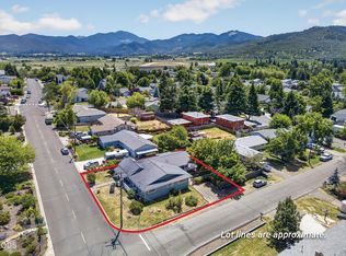 502 S B St, Phoenix, OR 97535