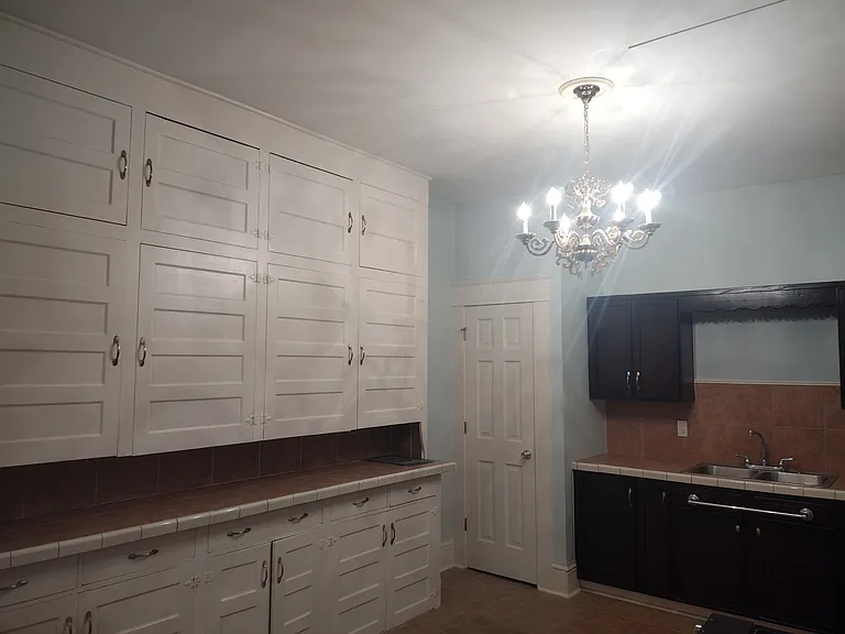 118 E 1st St #2 — Photo 9