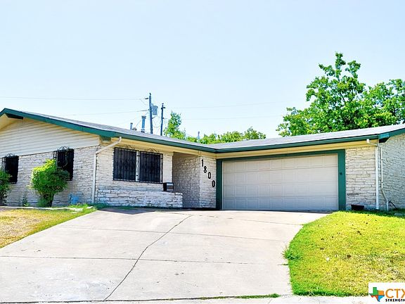 4th image of 1800 N Meadow Ct