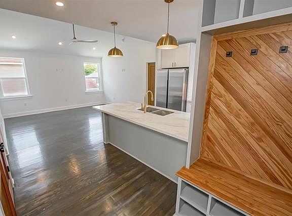3rd image of 3867 Pauger St