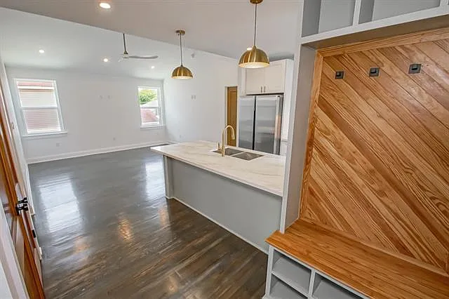 3867 Pauger St — Photo 3