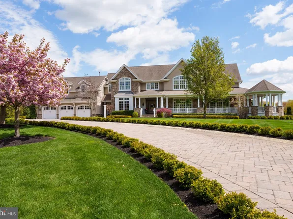 7 Stoney Brook Dr, Millstone Township, NJ 08510