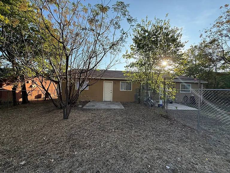 1506 Indian Trail — Photo 14