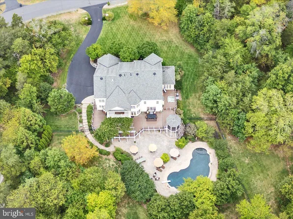 27422 Bridle Pl, Chantilly, VA 20152