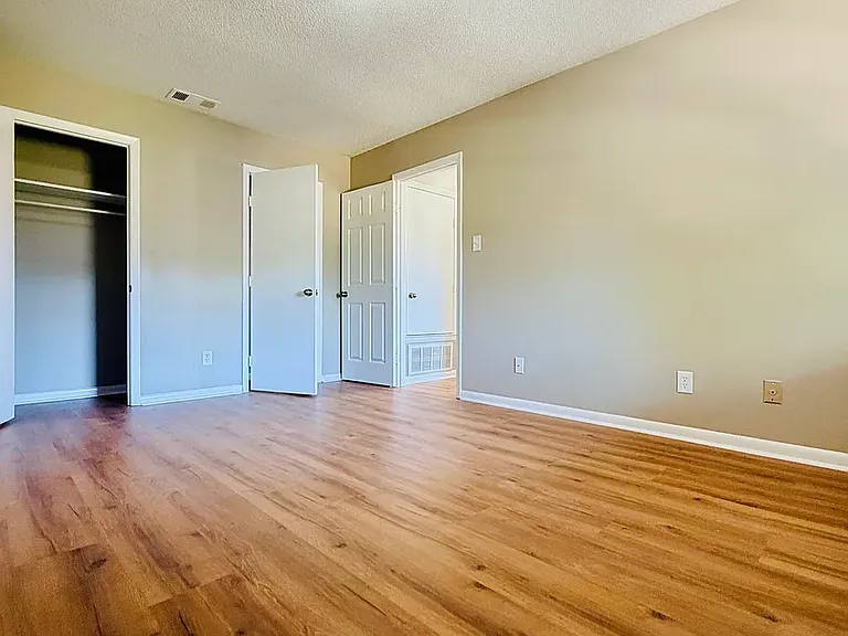 6 Almond Ct #2 — Photo 5