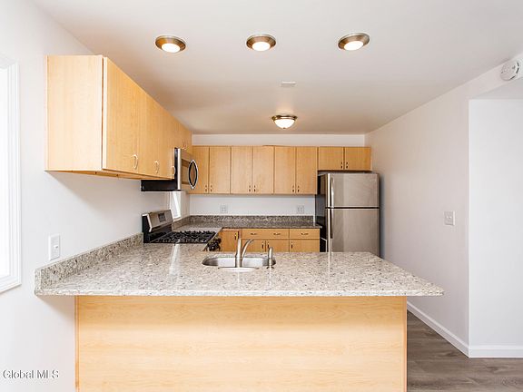 5th image of 53 S Franklin St