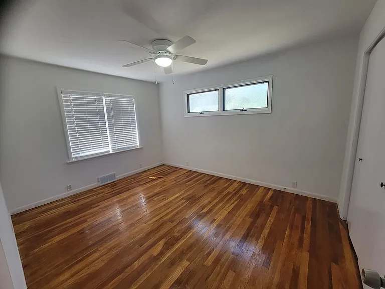 2518 W Kansas St — Photo 9