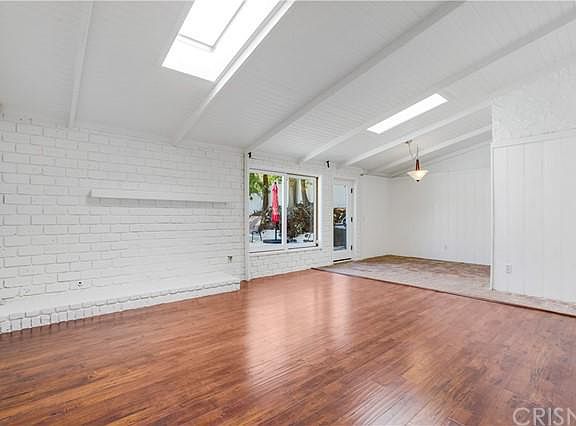 3rd image of 20745 Clarendon St