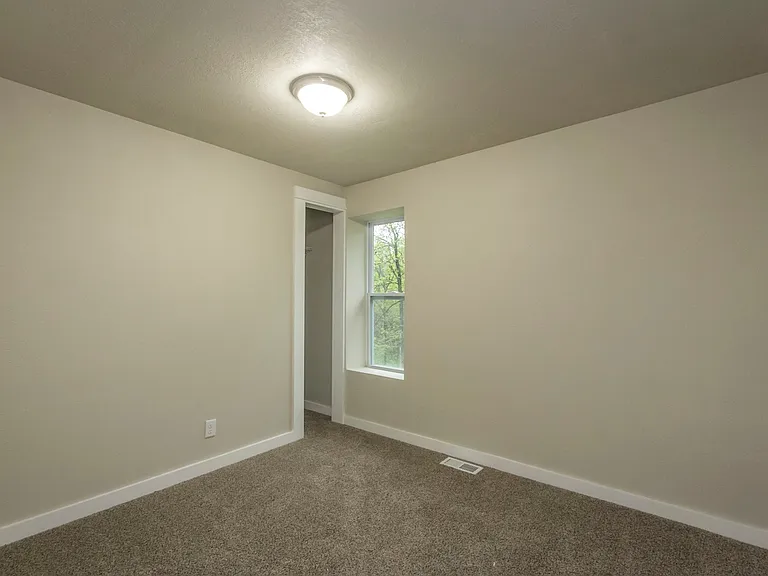 338 E Pleasant View Dr — Photo 9