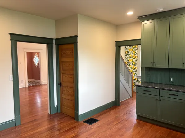 918 Holyoake Rd, Edwardsville, IL 62025